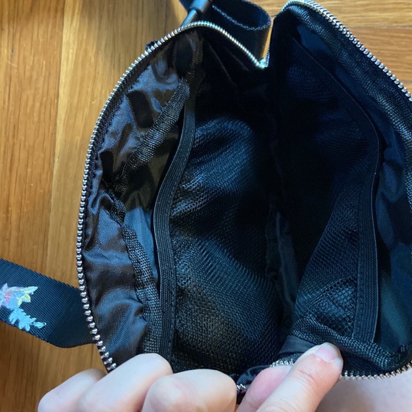 NWOT machine embroidered belt bag - Picture 4 of 5